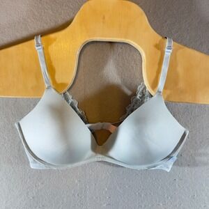 589 |‎ Victoria's Secret Light Blue Wireless Padded Lace Back Bra 36B